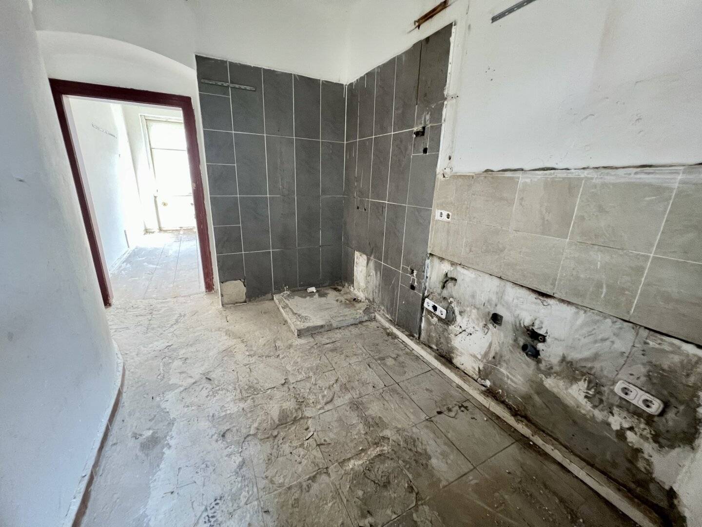 Sanierungsobjekt mit Balkonmöglichkeit in 1160 Wien, 1-Zimmer, 26 m², 100.000 € Kaufpreis! Airbnb-Möglich