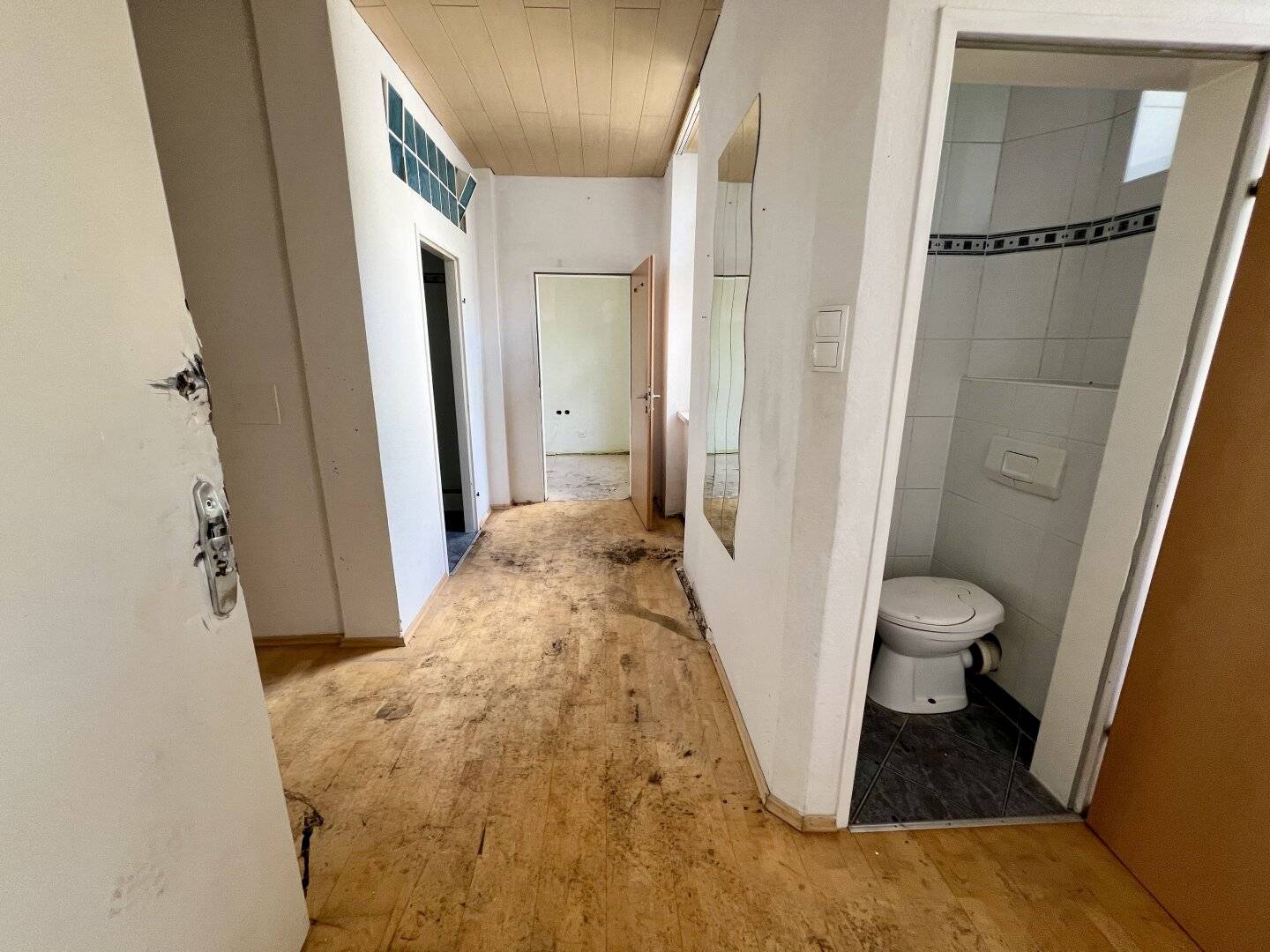 4 rooms - Flatshare hit with balcony possibility in 1160 Vienna - Airbnb possible