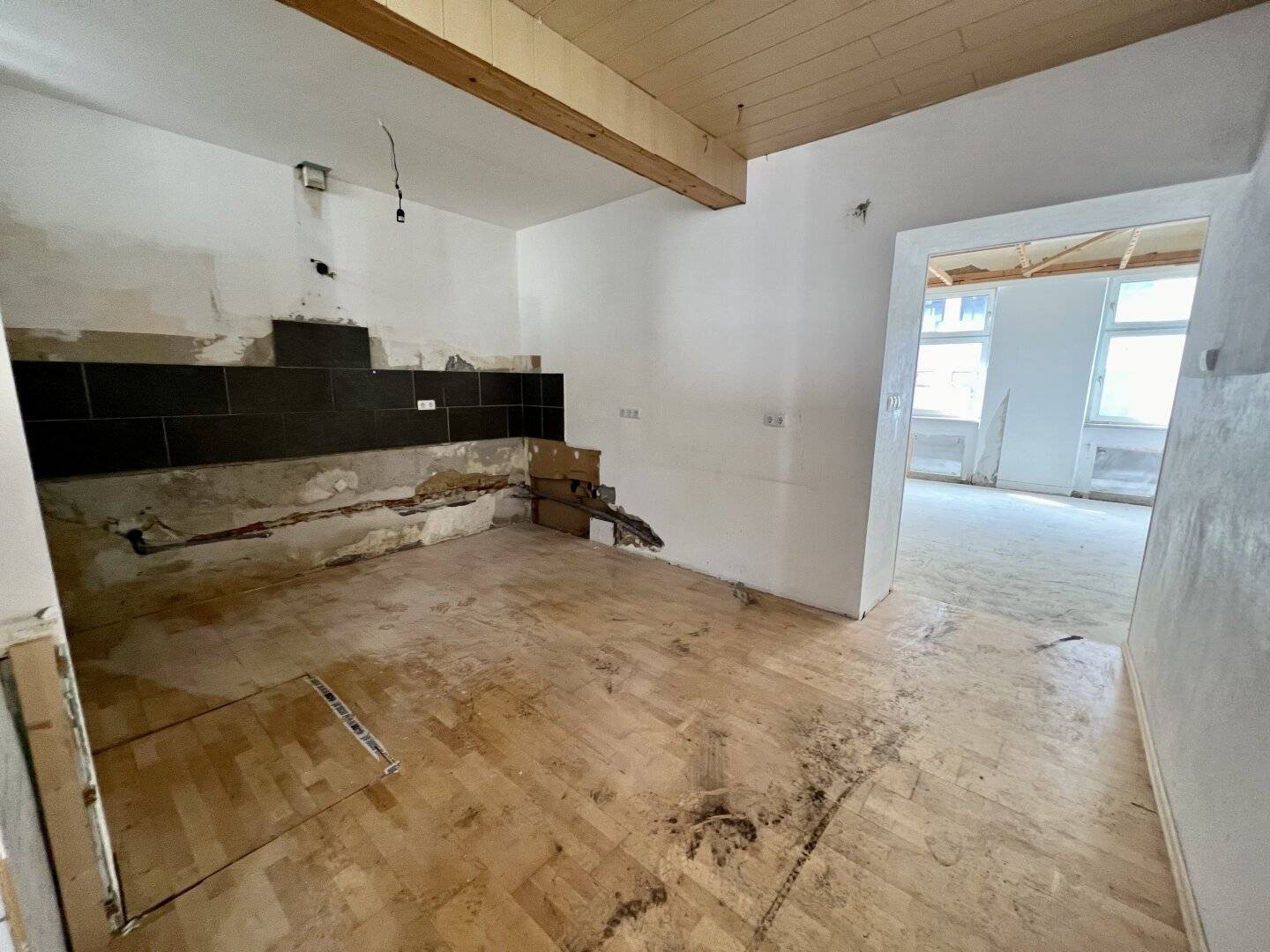 4 rooms - Flatshare hit with balcony possibility in 1160 Vienna - Airbnb possible