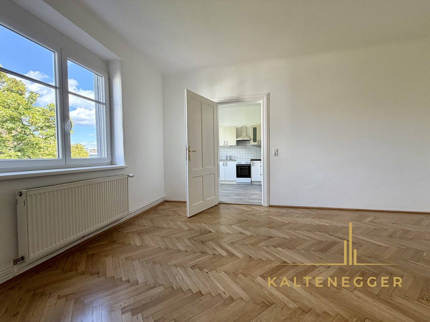 Unbefristet: Helle 2-Zimmer-Altbauwohnung