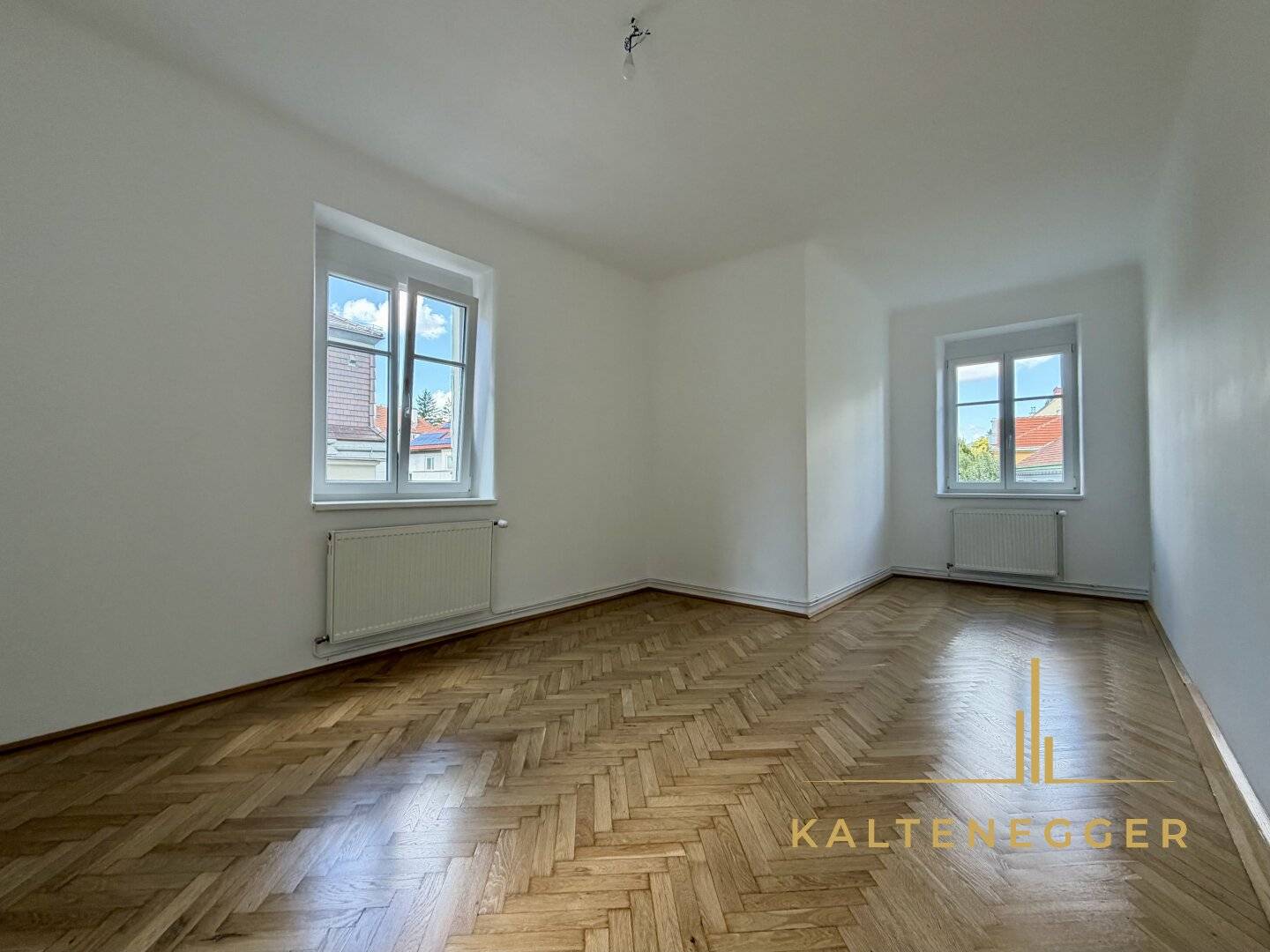 Unbefristet: Helle 2-Zimmer-Altbauwohnung