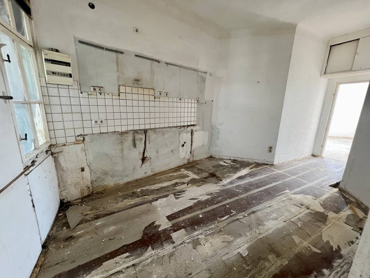 Sanierungs-Chance: 2-Zimmer-Wohnung mit genehmigten Balkon in 1160 Wien, 55m², 192.000€