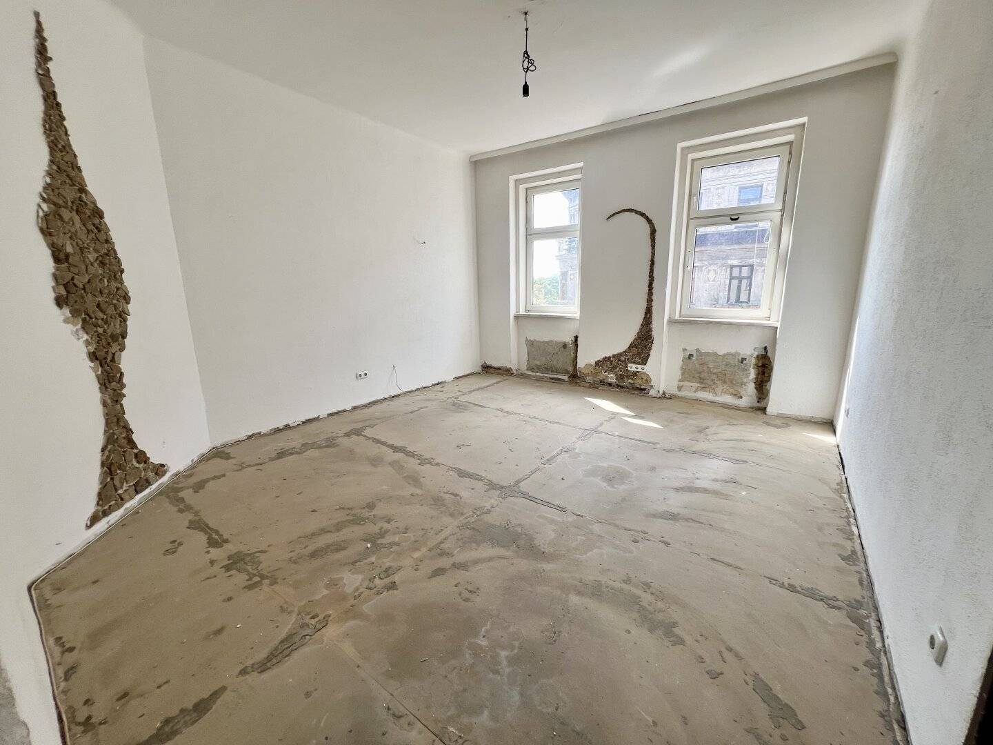 Sanierungs-Chance: 2-Zimmer-Wohnung mit genehmigten Balkon in 1160 Wien, 55m², 192.000€