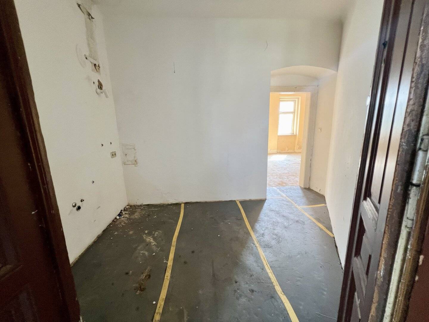 Sanierungsobjekt mit Balkonmöglichkeit in 1160 Wien, 1-Zimmer, 28,69m², 110.000 € Kaufpreis! Airbnb-Möglich