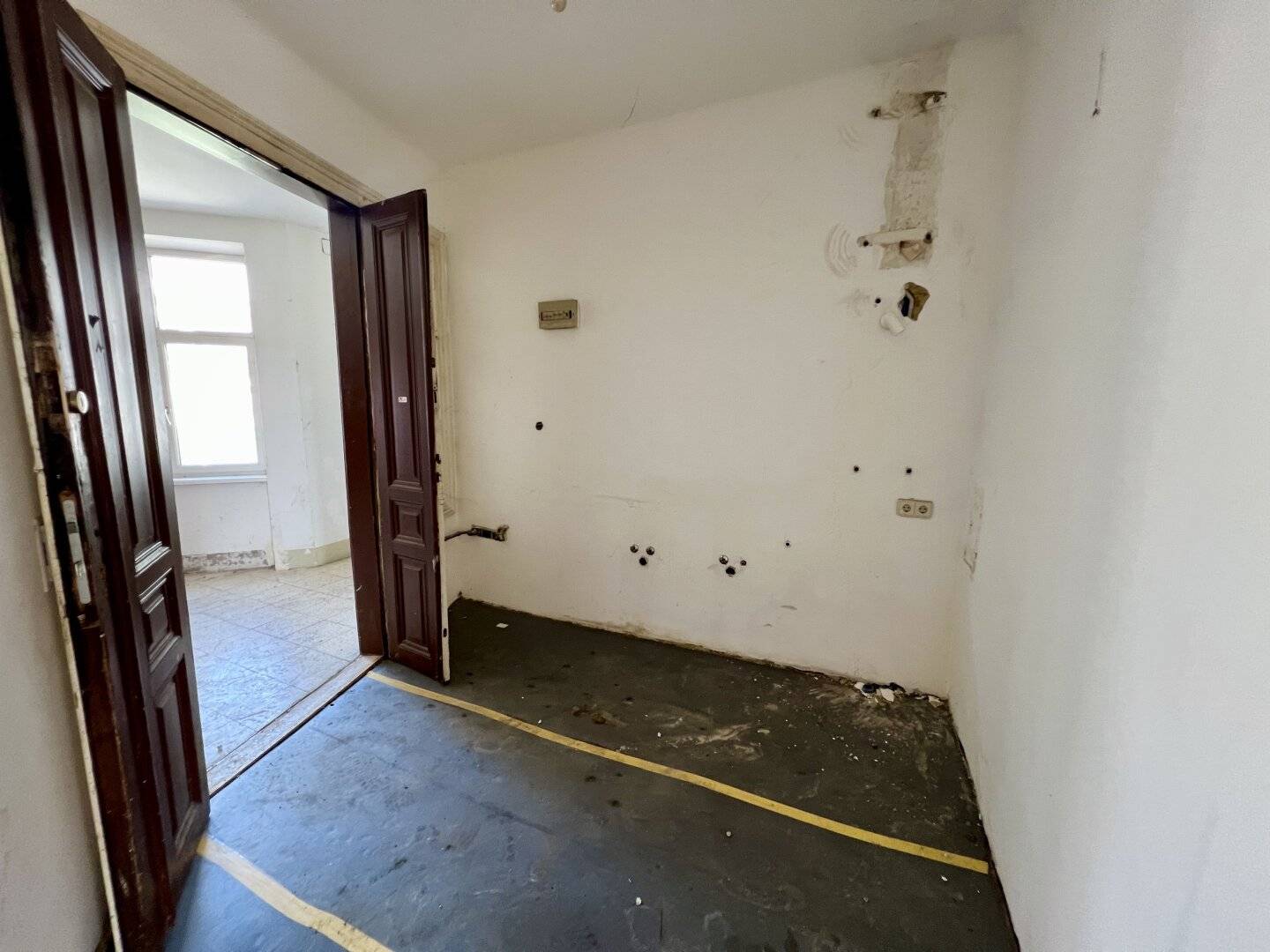 Sanierungsobjekt mit Balkonmöglichkeit in 1160 Wien, 1-Zimmer, 28,69m², 110.000 € Kaufpreis! Airbnb-Möglich