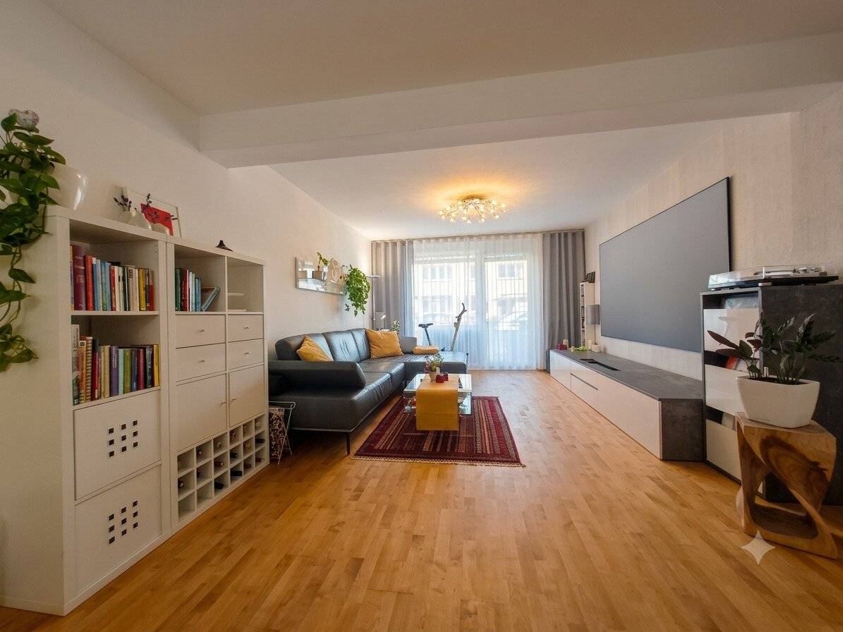 Partly furnished 3-room apartment with top fittings including air conditioning