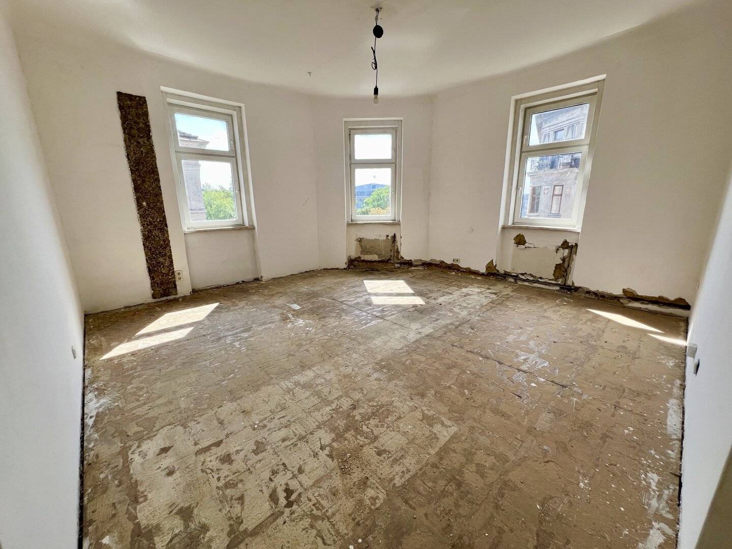 Renovation gem: 1.5-room apartment with direct distant view of the Stadthalle - Airbnb possible!
