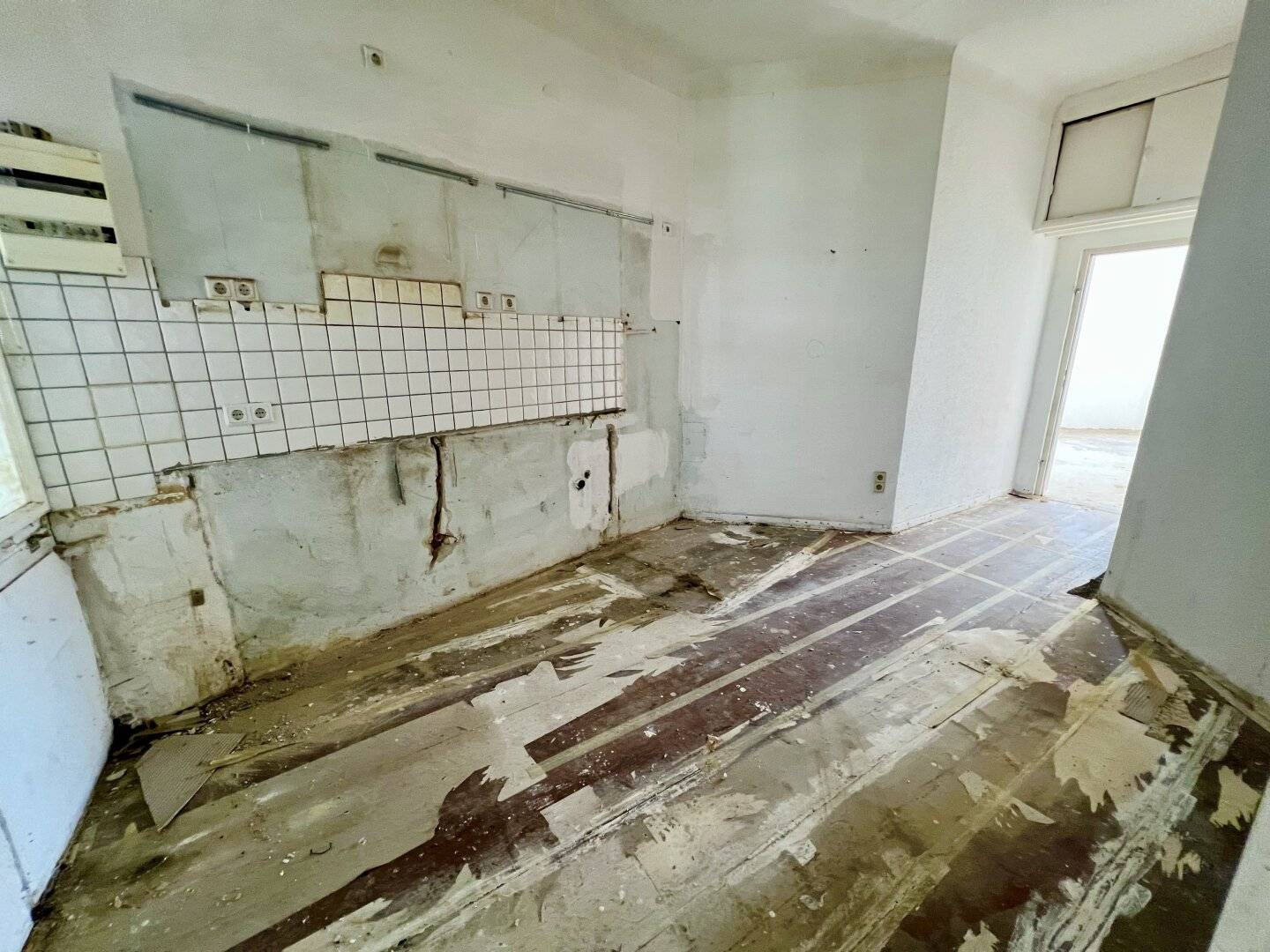 Renovation gem: 1.5-room apartment with direct distant view of the Stadthalle - Airbnb possible!