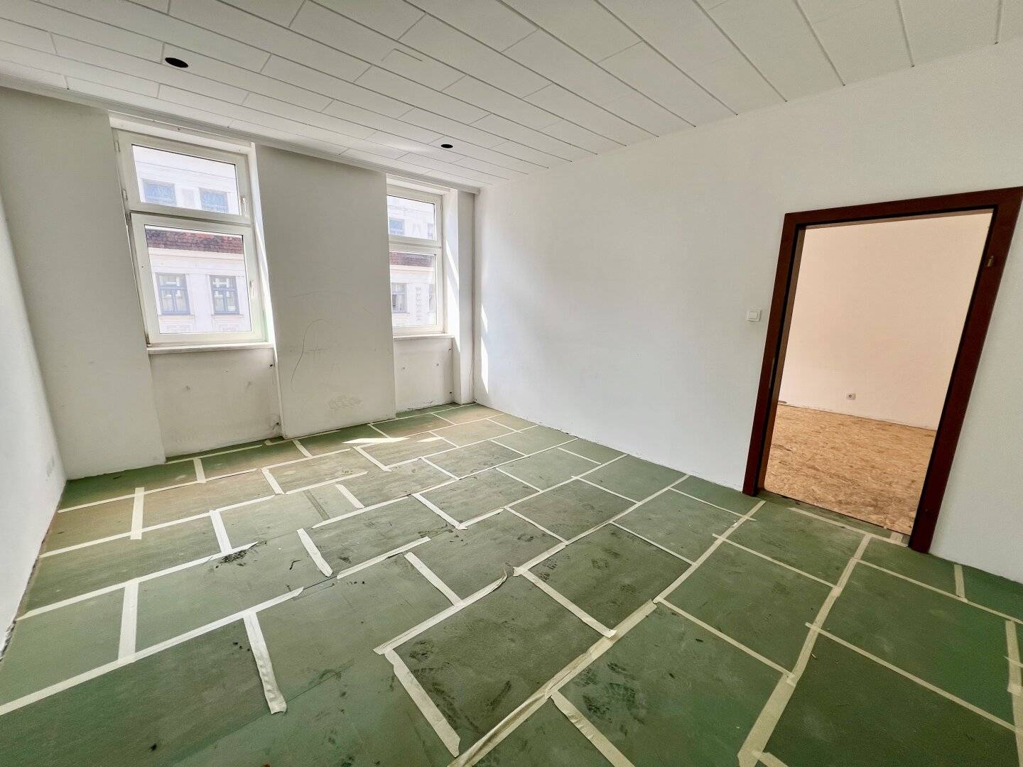 Flatshare suitable 3-room apartment with approved balcony extension directly at the Stadthalle
