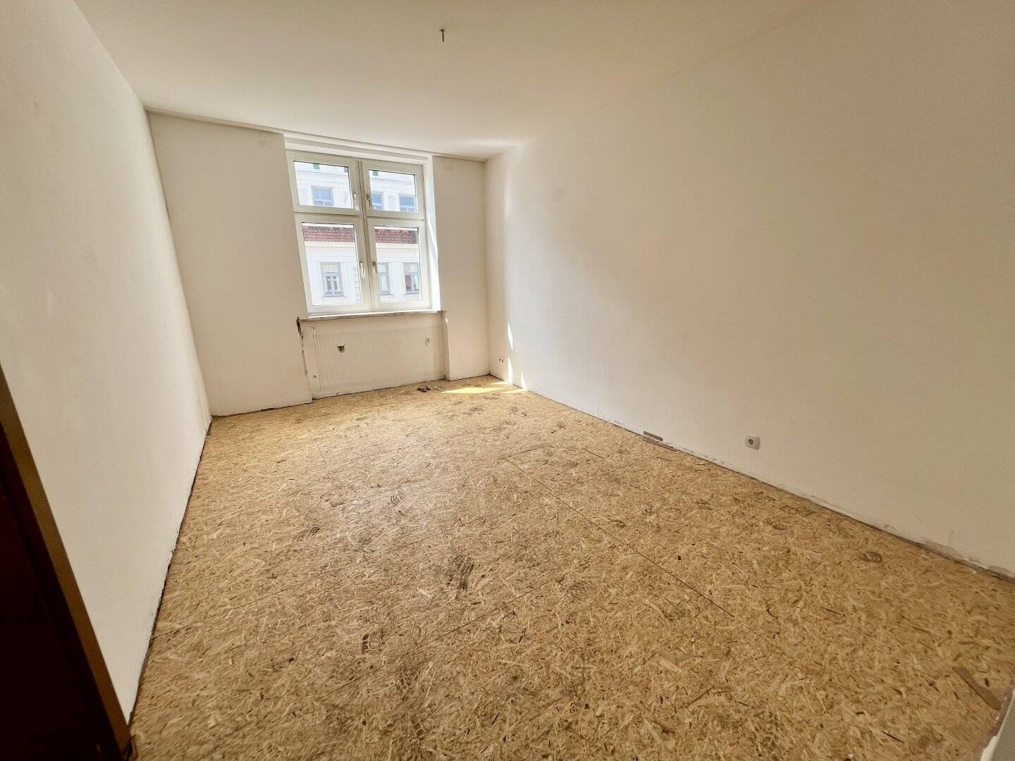 Flatshare suitable 3-room apartment with approved balcony extension directly at the Stadthalle