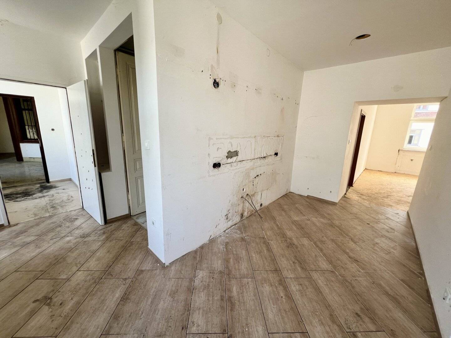 Flatshare suitable 3-room apartment with approved balcony extension directly at the Stadthalle