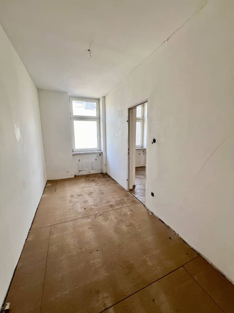 Flatshare suitable 3-room apartment with approved balcony extension directly at the Stadthalle