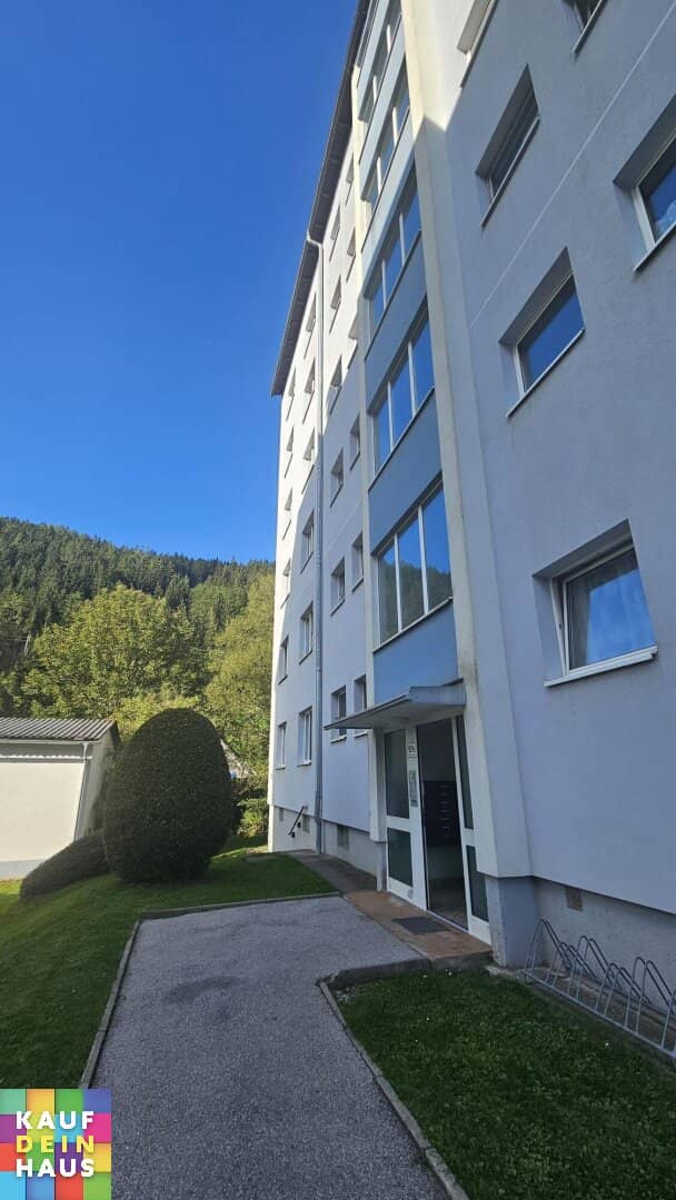 3-room cooperative apartment first occupancy after renovation next to Fröschnitzbach and railway line