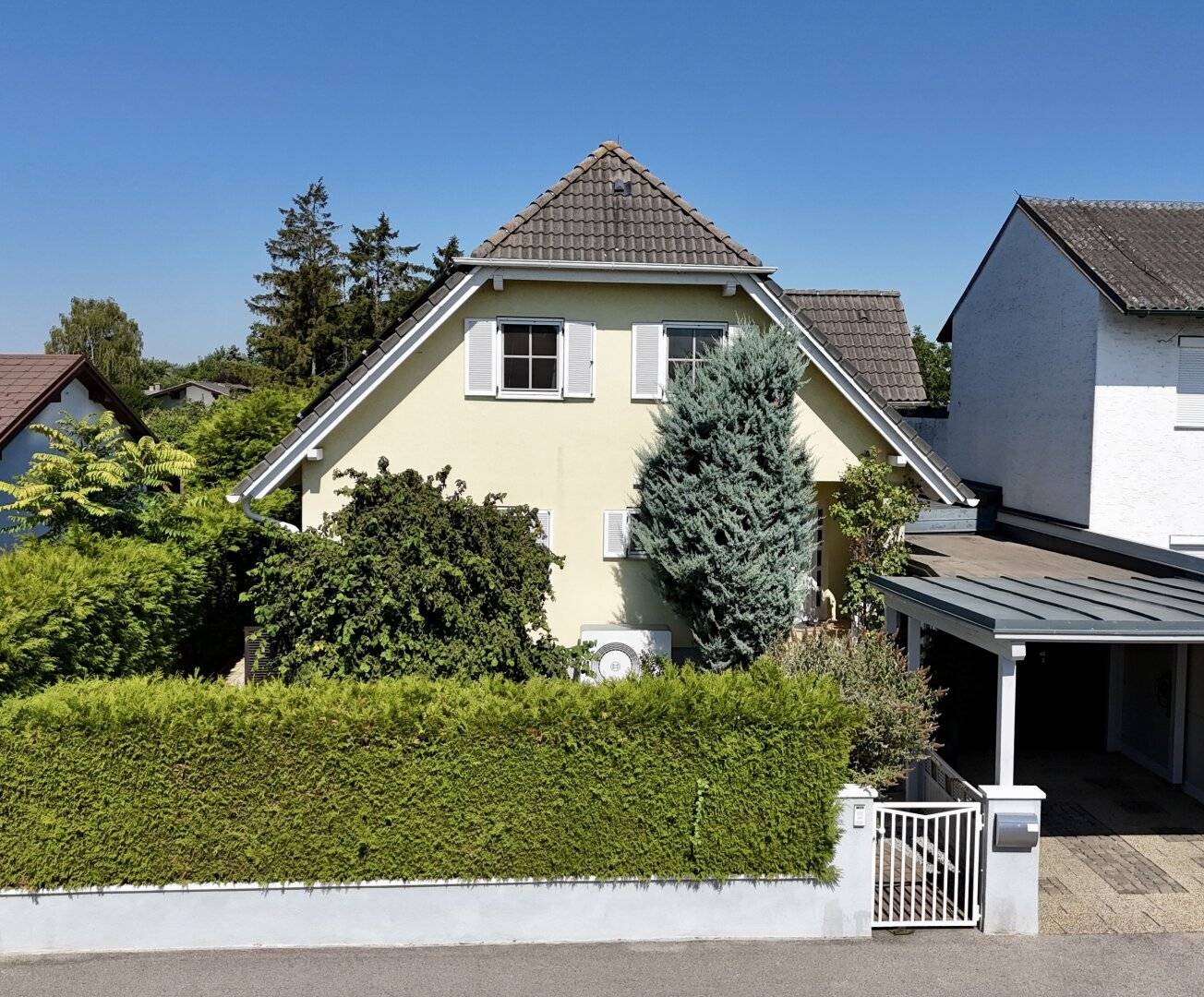 Wohnen mit Wow-Faktor – 2 Wohneinheiten, Gartenparadies, Naturbadeteich, Klima & PV Nähe Eisenstadt