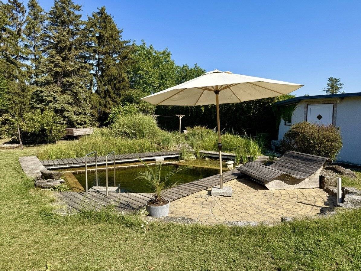 Wohnen mit Wow-Faktor – 2 Wohneinheiten, Gartenparadies, Naturbadeteich, Klima & PV Nähe Eisenstadt