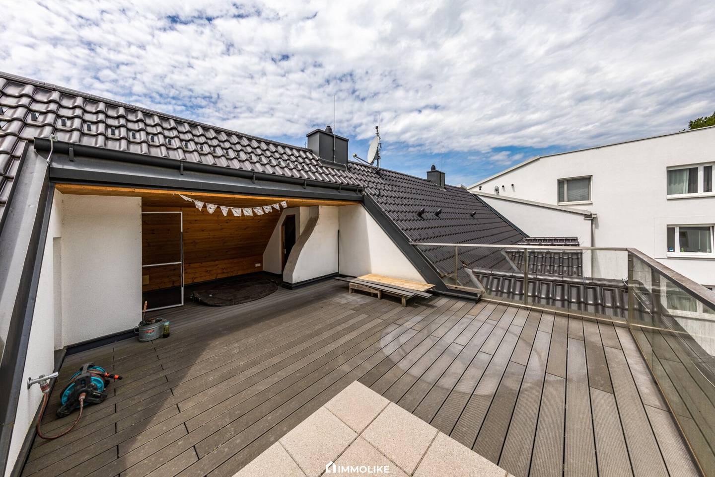 Attraktive Investmentchance in Linz – parifiziertes Zinshaus mit 4 Wohnungen, Gewerbeeinheit, laufenden Mieteinnahmen, 5 Stellplätzen &amp; Einzelabverkaufspotenzial