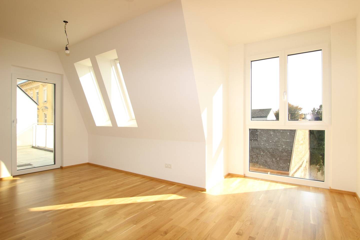 Cooling, Walk-in shower, EWE kitchen, Beautiful loggia, Oak parquet, Built in 2021, Quiet location Korneuburg centre