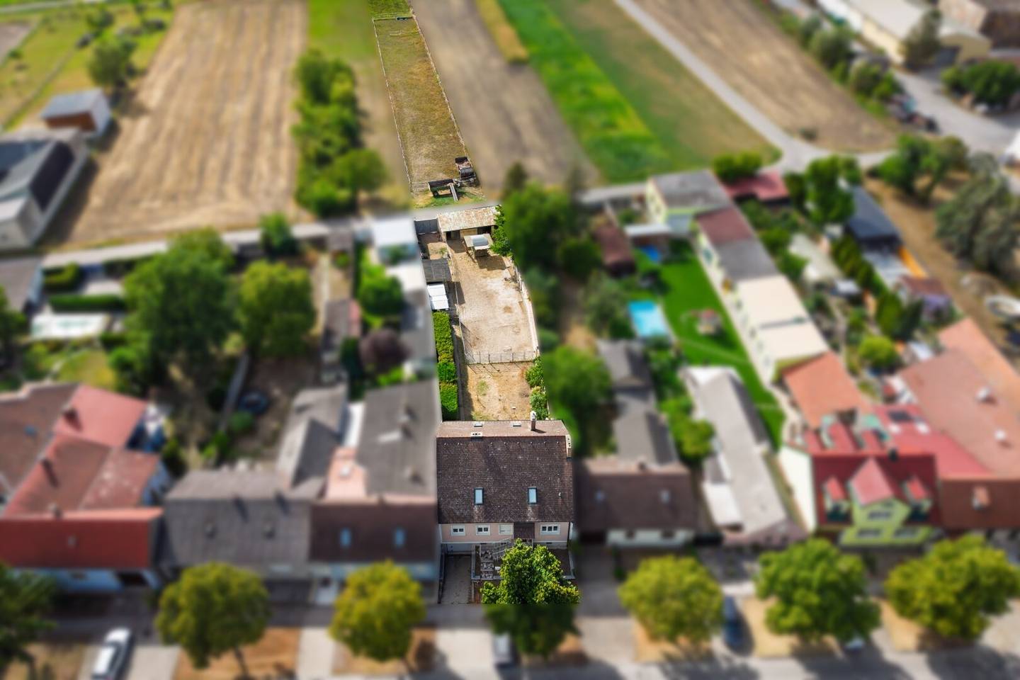 Großzügiges Mehrfamilienhaus * Tierhaltung möglich * landwirtschaftliche Grundstücke inklusive