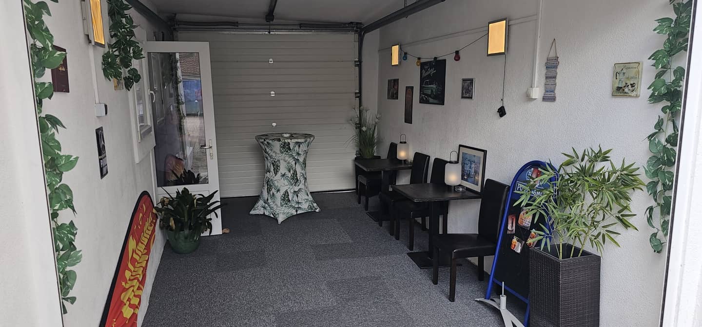 Due to retirement: Great snack bar with courtyard and a ground-level apartment near the main square in Oberwart
