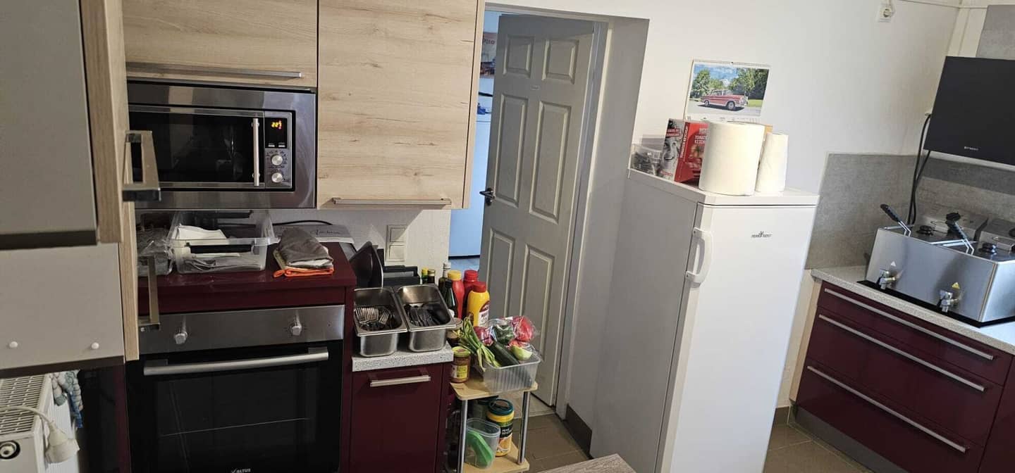 Due to retirement: Great snack bar with courtyard and a ground-level apartment near the main square in Oberwart