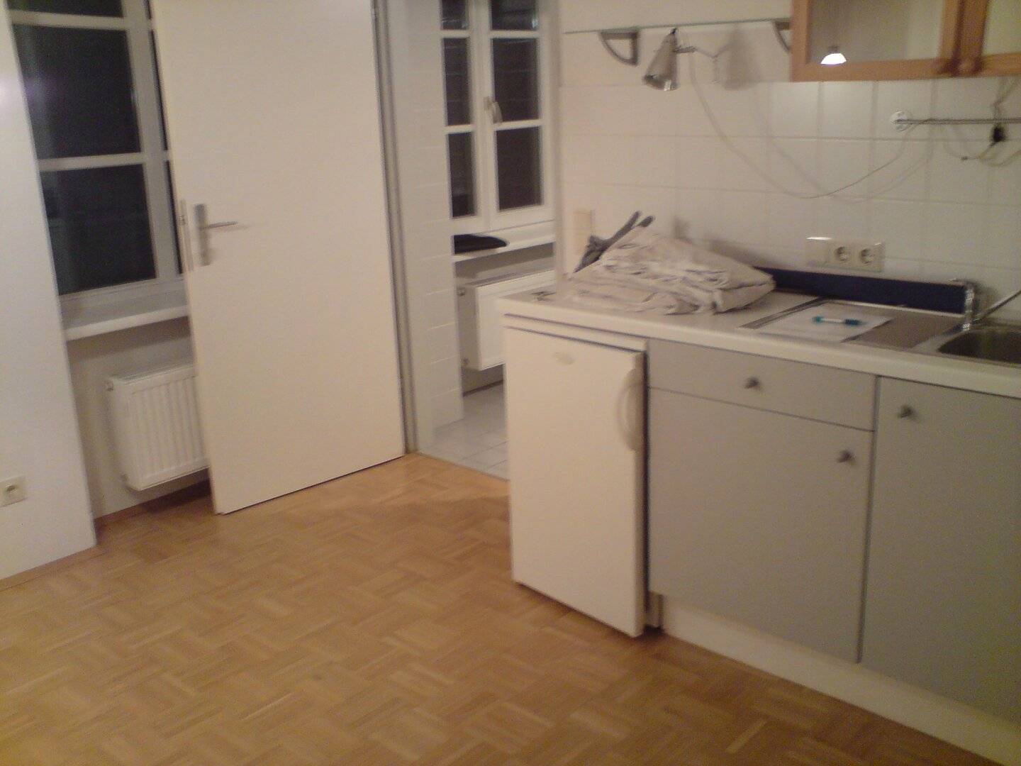 Studentenhit! Gemütliche, 2-Zimmer-Wohnung, 1 Schlafzimmer/Wohnzimmer und ein Zimmer Kochen/Essen, Bad mit Waschmaschinenanschluss, Dusche und Toilette, Vorraum: gepflegt, super zentral, UNINÄHE Technik, ohne Lift