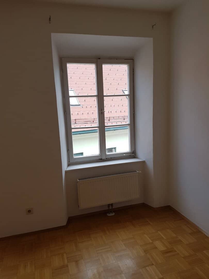 Studentenhit! Gemütliche, 2-Zimmer-Wohnung, 1 Schlafzimmer/Wohnzimmer und ein Zimmer Kochen/Essen, Bad mit Waschmaschinenanschluss, Dusche und Toilette, Vorraum: gepflegt, super zentral, UNINÄHE Technik, ohne Lift