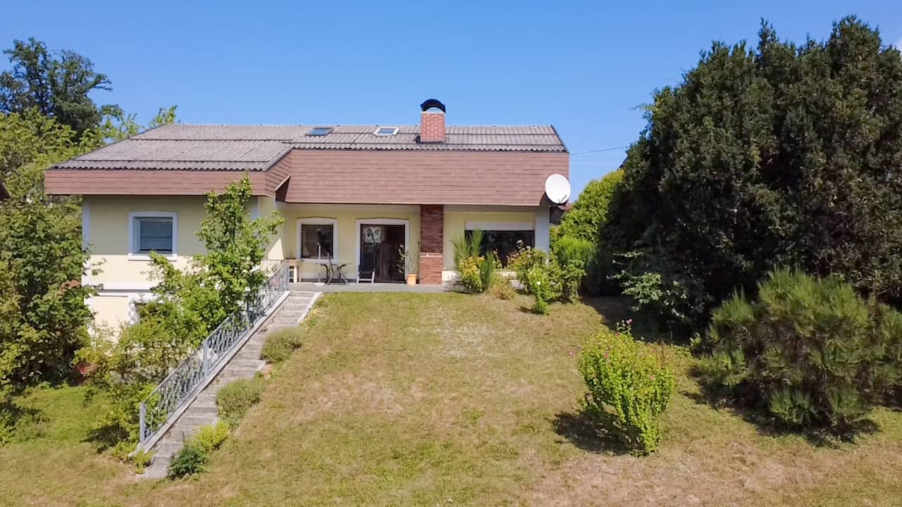Großes Grundstück mit Garten und Garage Familienwohnung