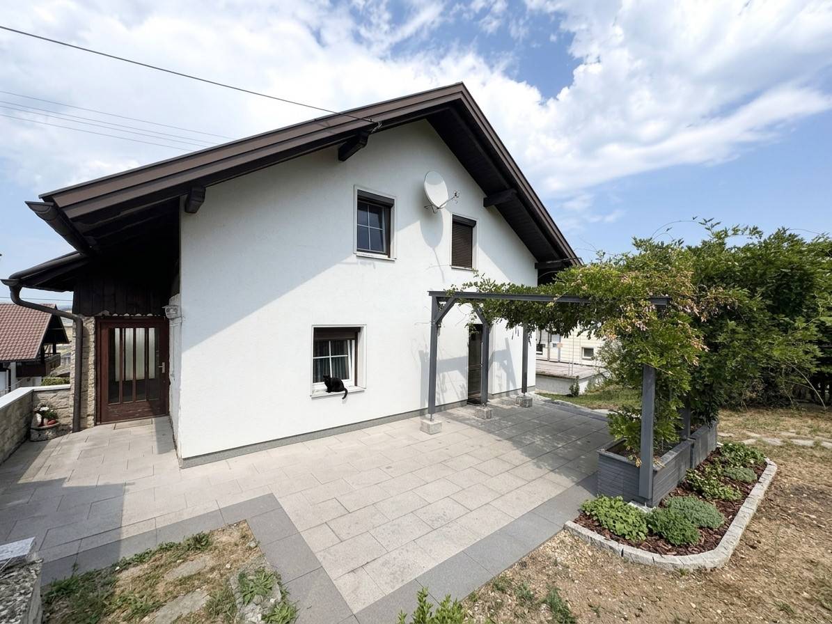 Renovated family apartment with garden and scenic views