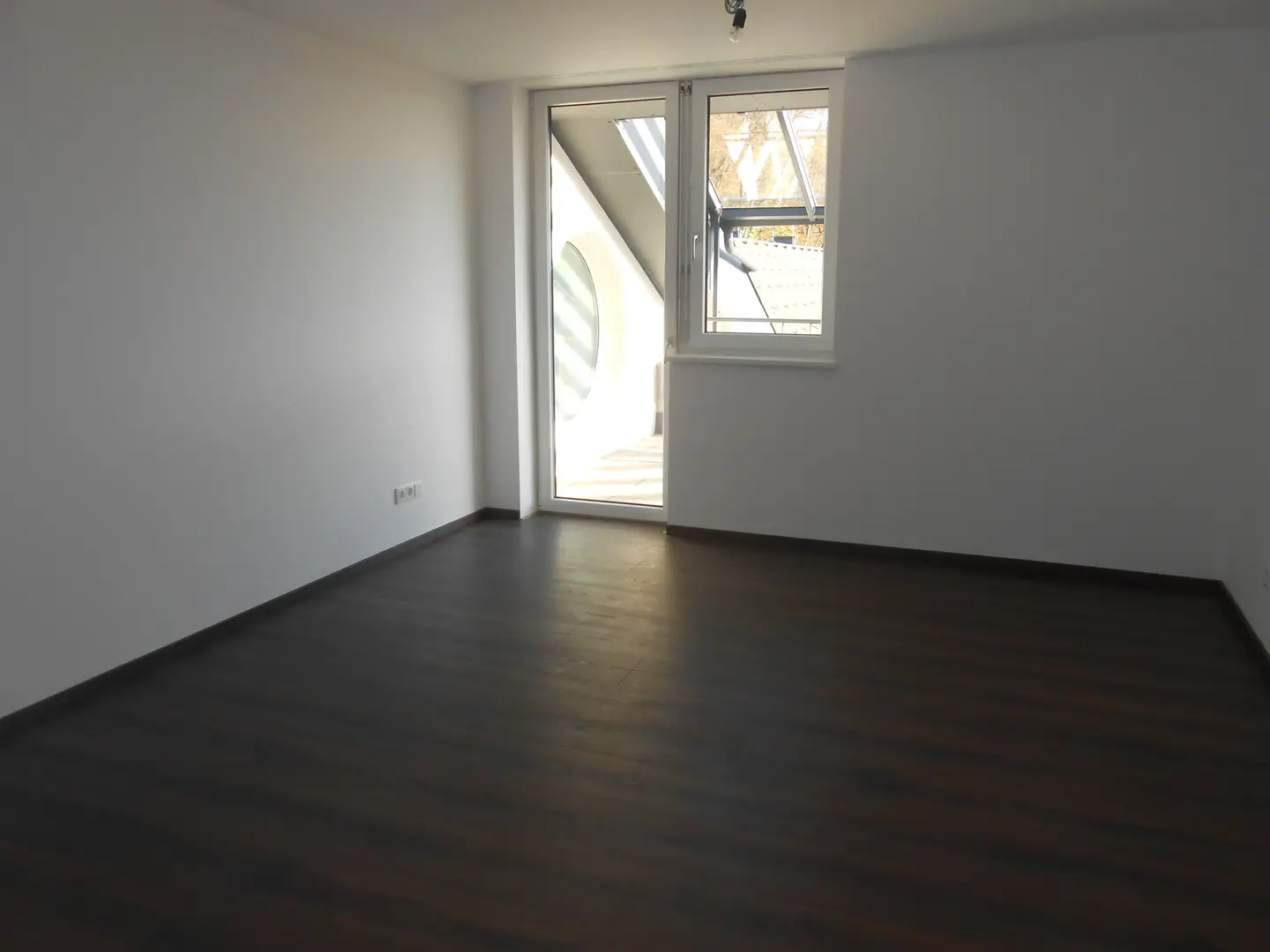 Penthouse with generous roof terrace and lift