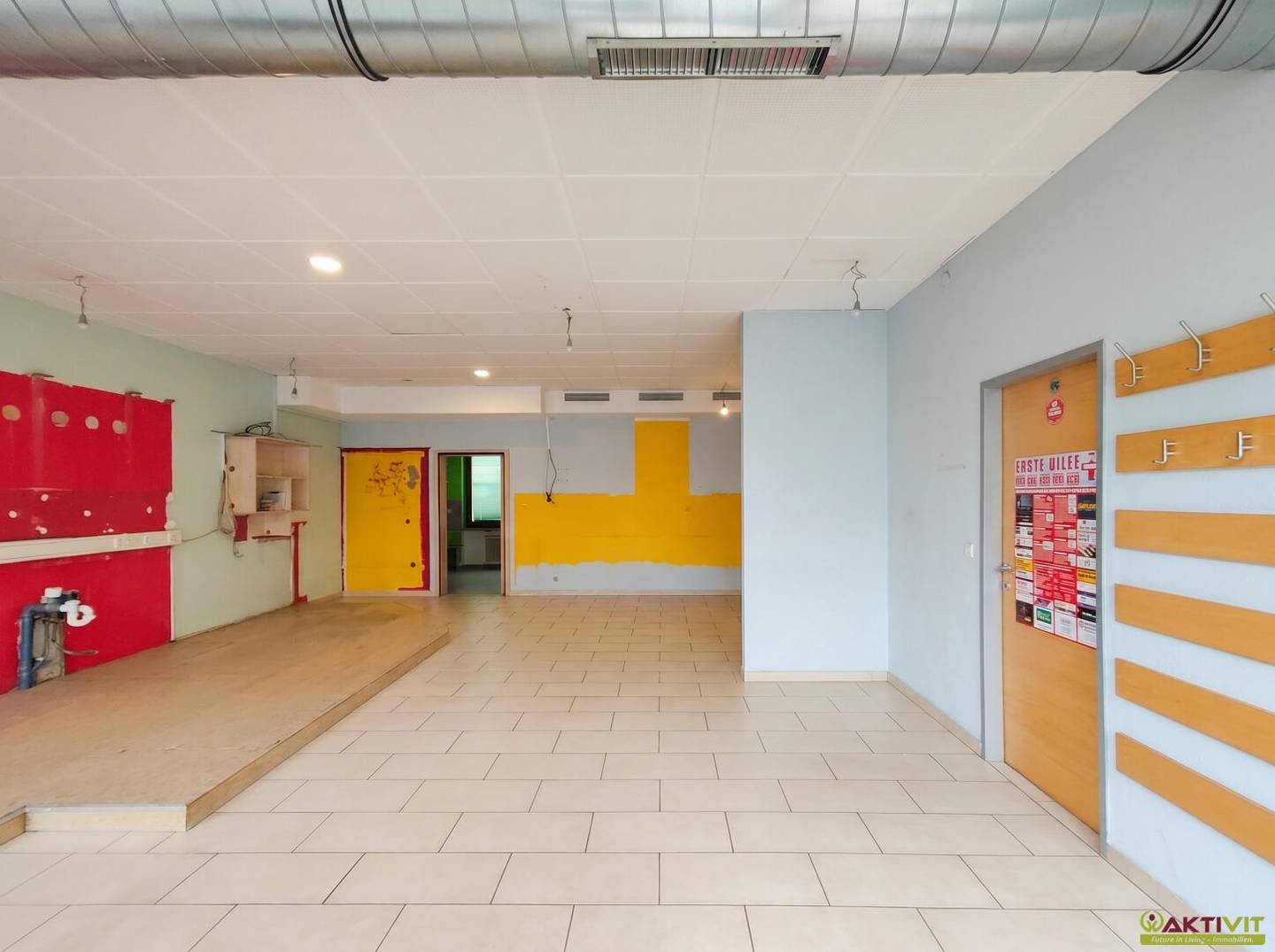 Commercial premises with shop window front and possibility of outdoor seating in the center of Zeltweg