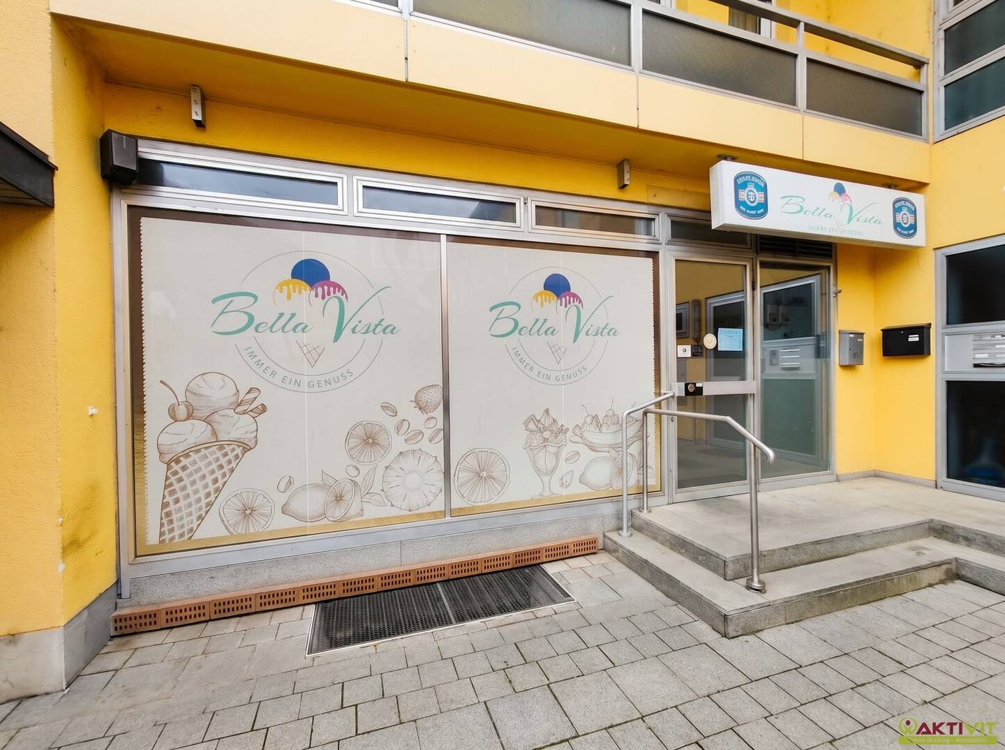 Commercial premises with shop window front and possibility of outdoor seating in the center of Zeltweg