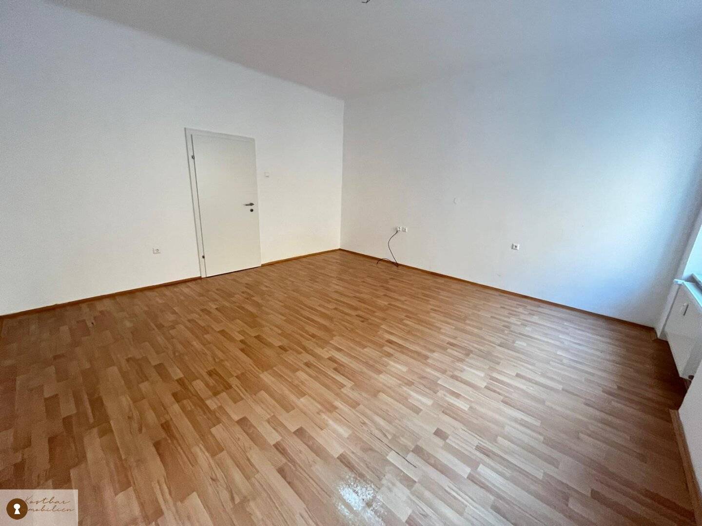 "Stilvolles Wohnen mit Aussicht: Entdecken Sie Ihre Traum-Zweizimmerwohnung mit Balkon in St. Leonhard!"