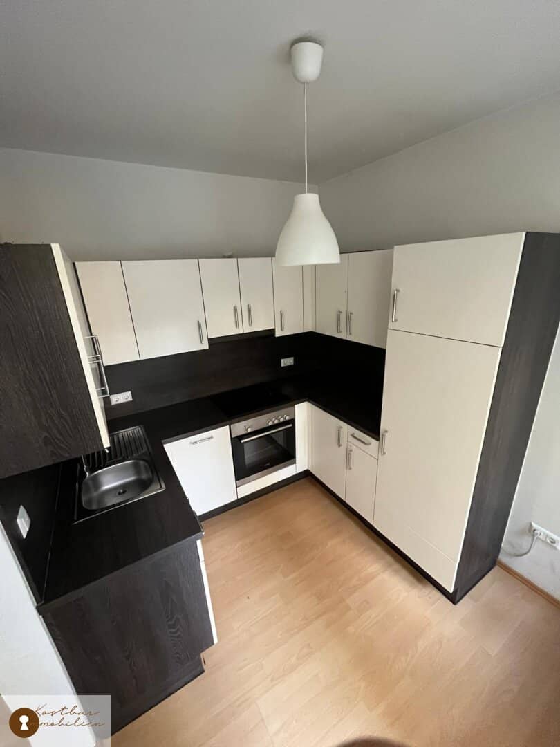"Stilvolles Wohnen mit Aussicht: Entdecken Sie Ihre Traum-Zweizimmerwohnung mit Balkon in St. Leonhard!"