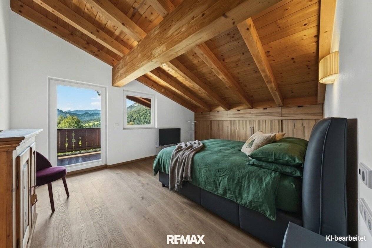 4-room attic apartment with Kaiser view