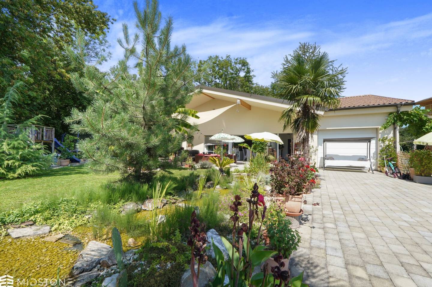 Garden idyll in absolute quiet location Dreamlike bungalow in secluded location