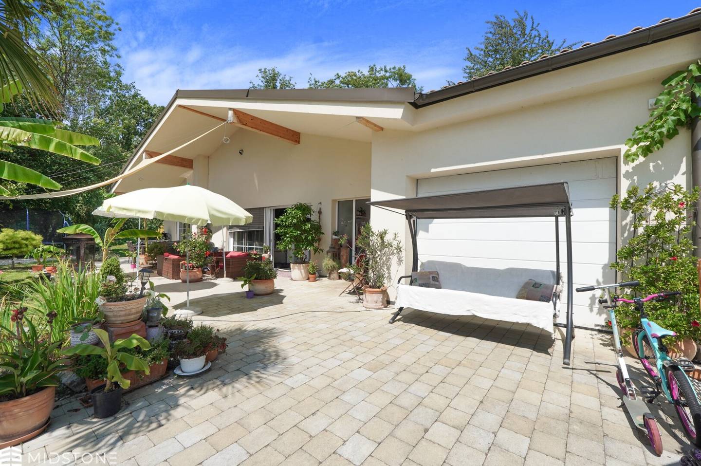 Garden idyll in absolute quiet location Dreamlike bungalow in secluded location