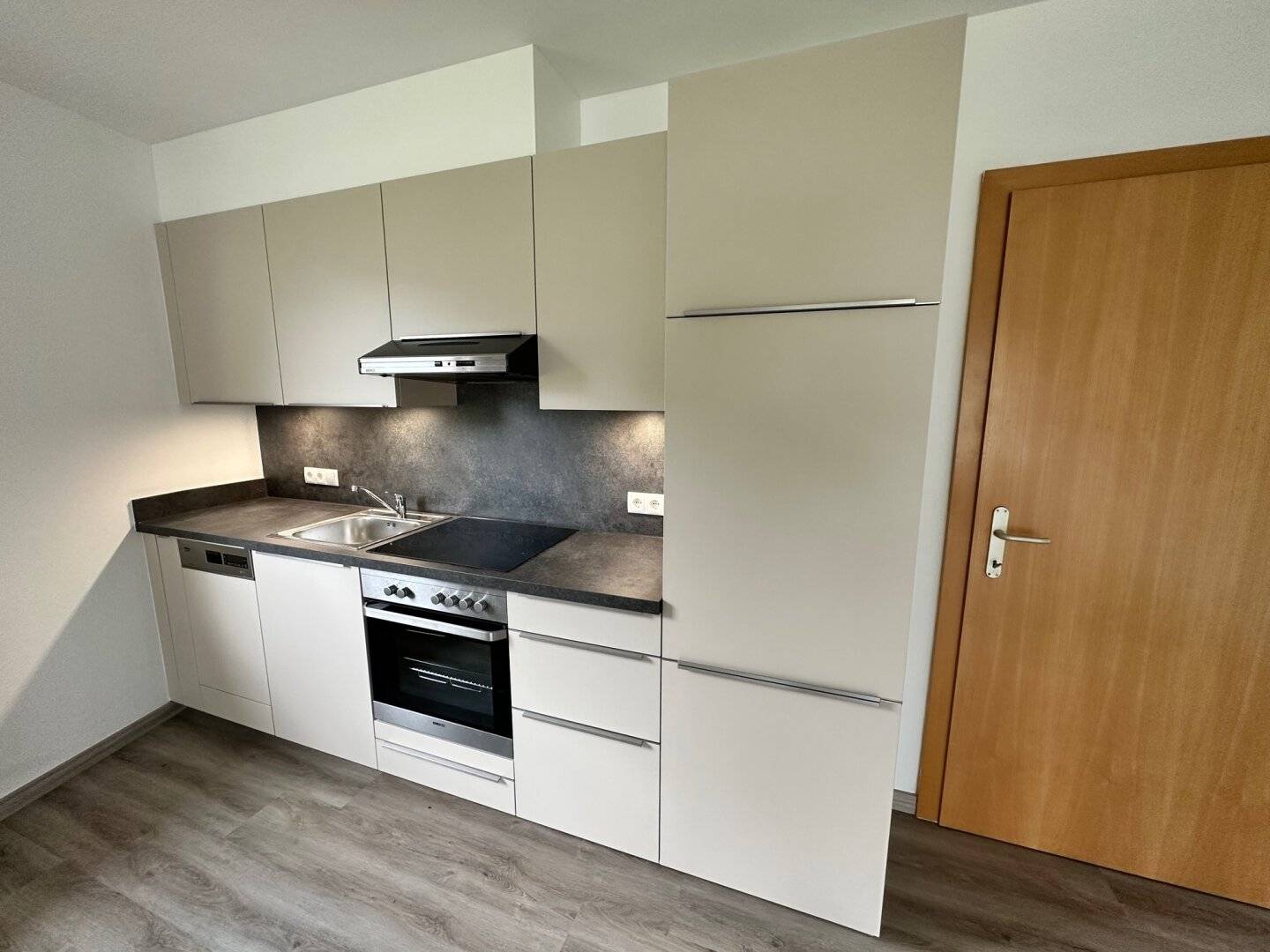 Kramsach: 2-room rental apartment available immediately, 55 m², balcony, parking space, fitted kitchen, €1,090 total rent