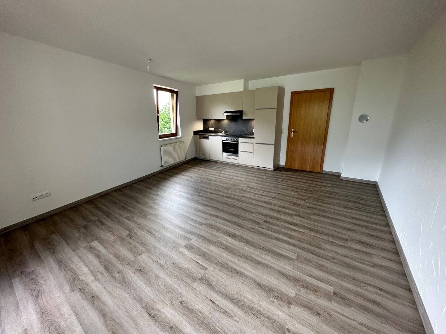 Kramsach: 2-room rental apartment available immediately, 55 m², balcony, parking space, fitted kitchen, €1,090 total rent