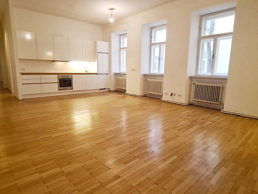 HOFRUHELAGE, 105 m2 Altbau, Wohnküche, 2 Zimmer, 2 Bäder, Parketten, WG-geeignet, Lerchenfelder Straße