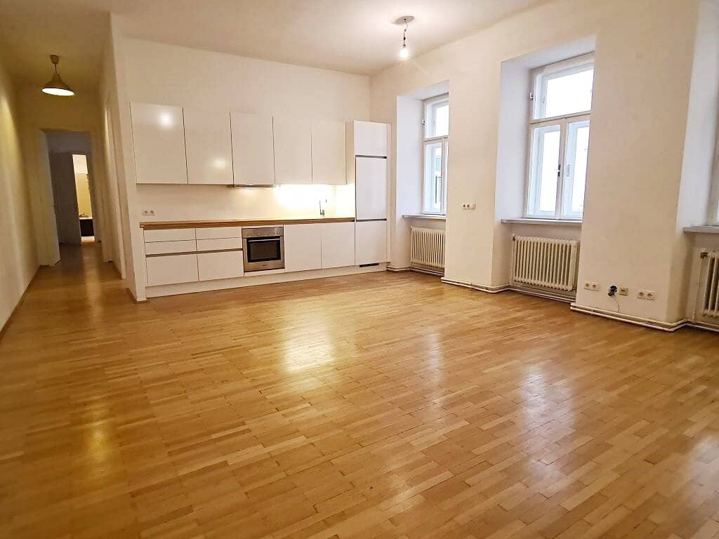 HOFRUHELAGE, 105 m2 Altbau, Wohnküche, 2 Zimmer, 2 Bäder, Parketten, WG-geeignet, Lerchenfelder Straße