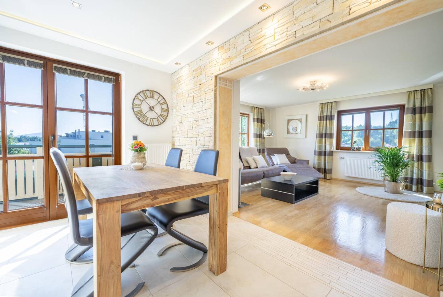 Wohnung mit großem Privatgarten und hochwertiger Küche