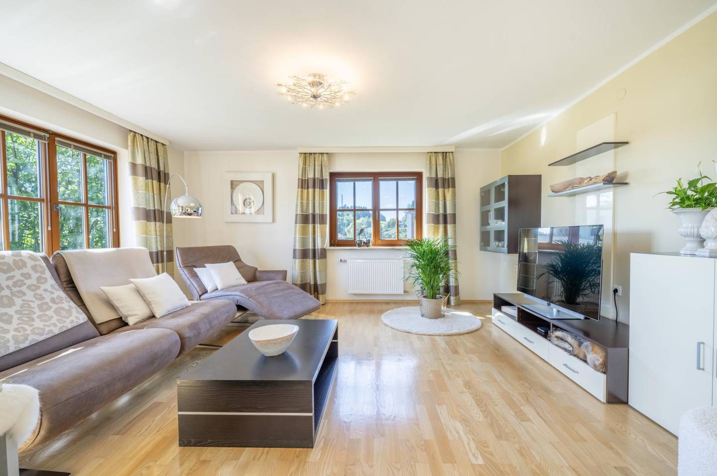Wohnung with private garden and high end kitchen