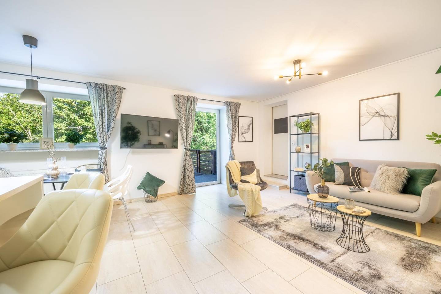 Wohnung mit großer Terrasse und Stazenbachblick