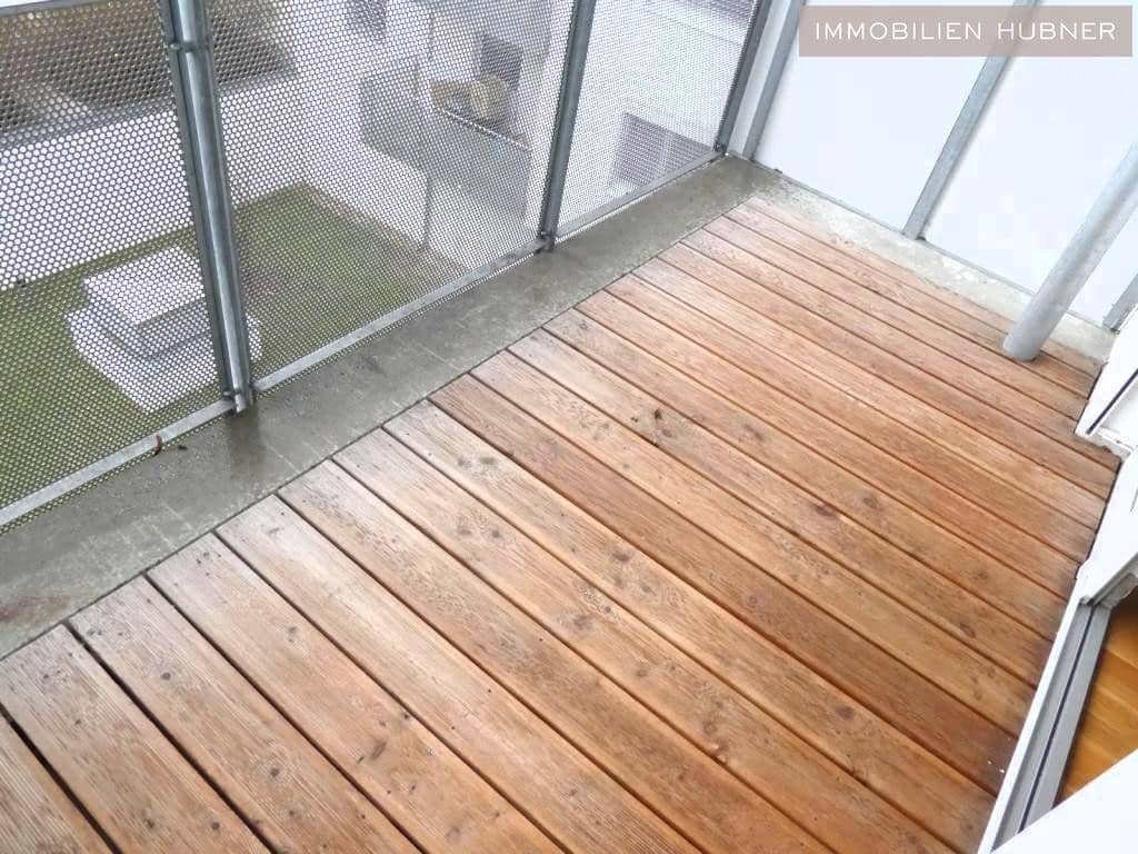 Ruhige Neubauwohnung mit großer Loggia und Aufzug