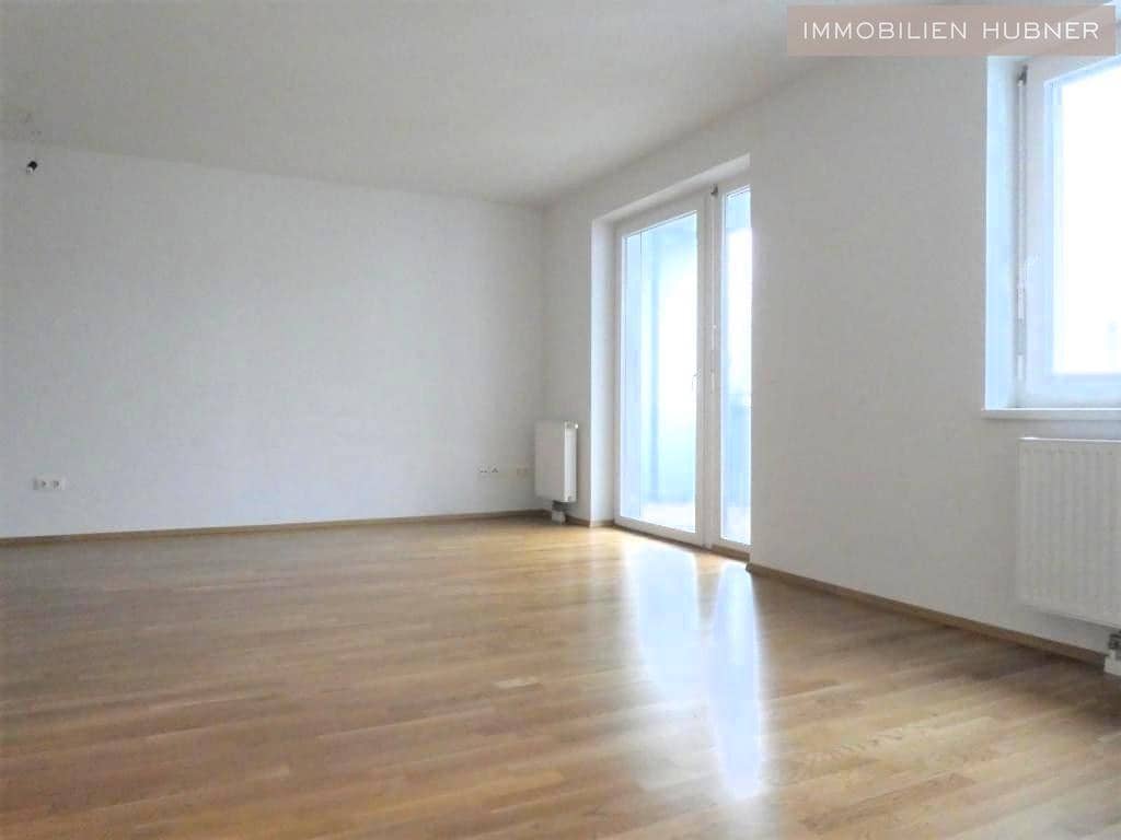 Ruhige Neubauwohnung mit großer Loggia und Aufzug