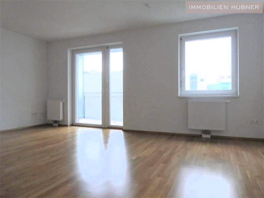Ruhige Neubauwohnung mit großer Loggia und Aufzug