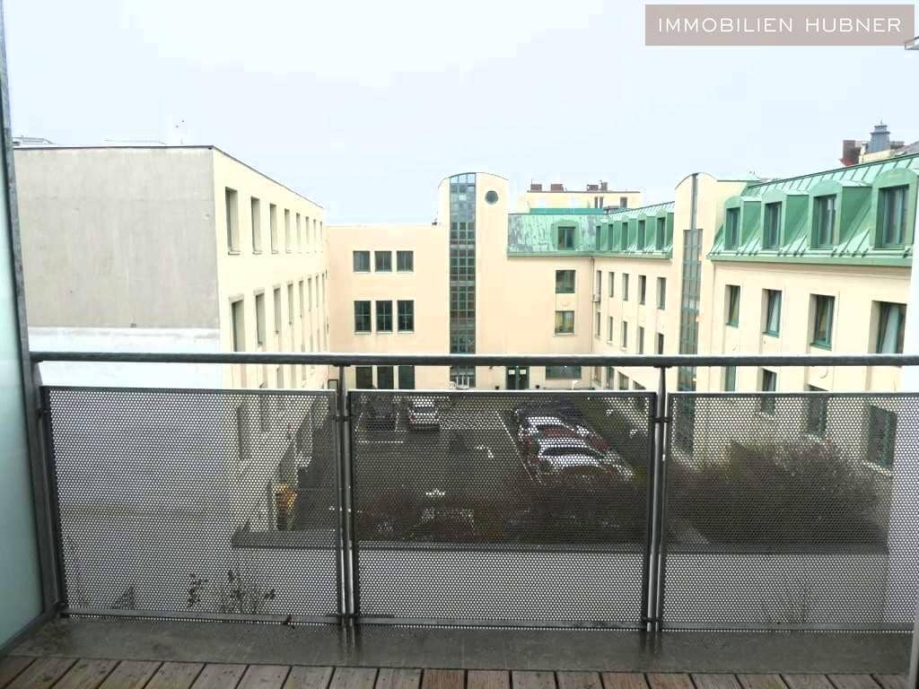 Ruhige Neubauwohnung mit großer Loggia und Aufzug