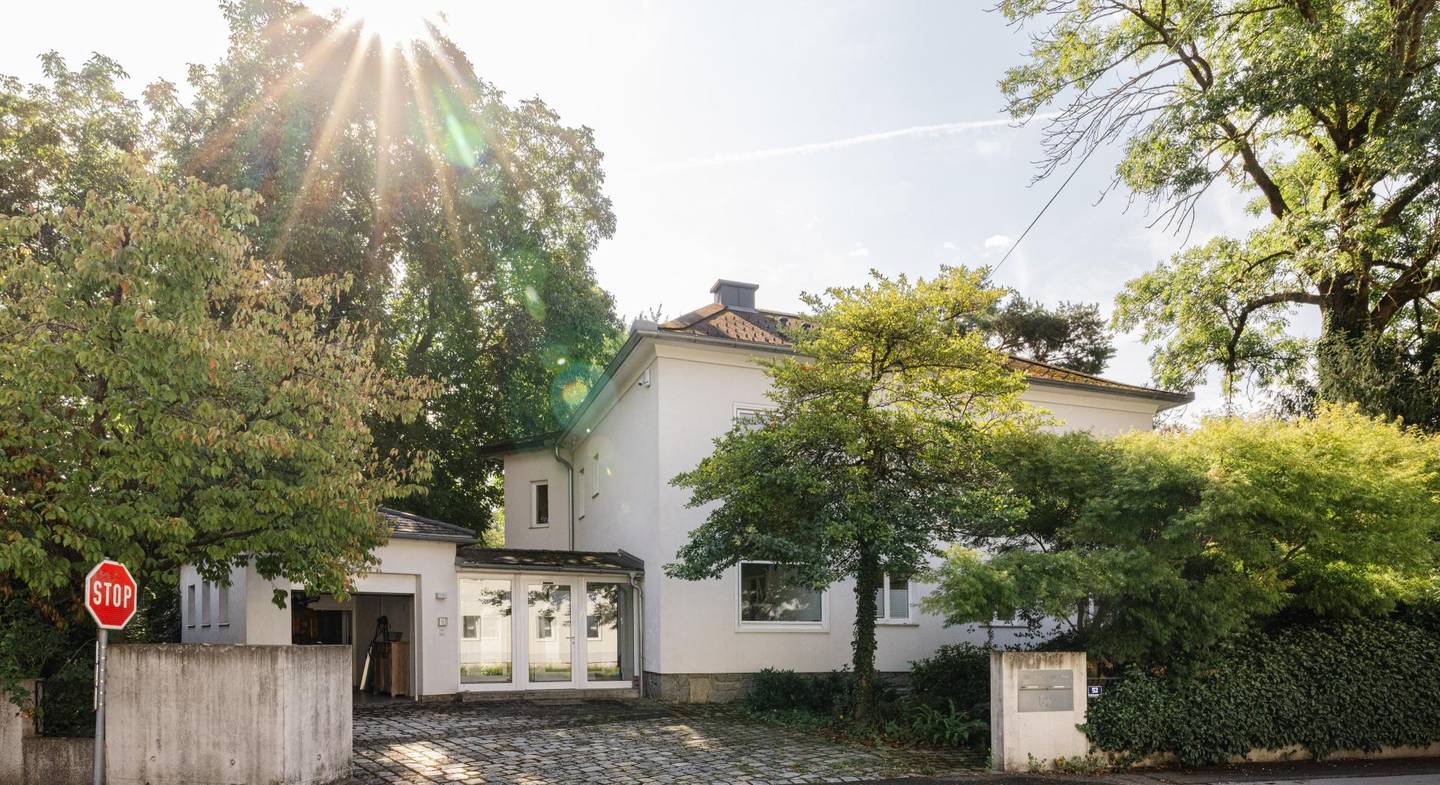 Holiday apartment in villa park with large garden