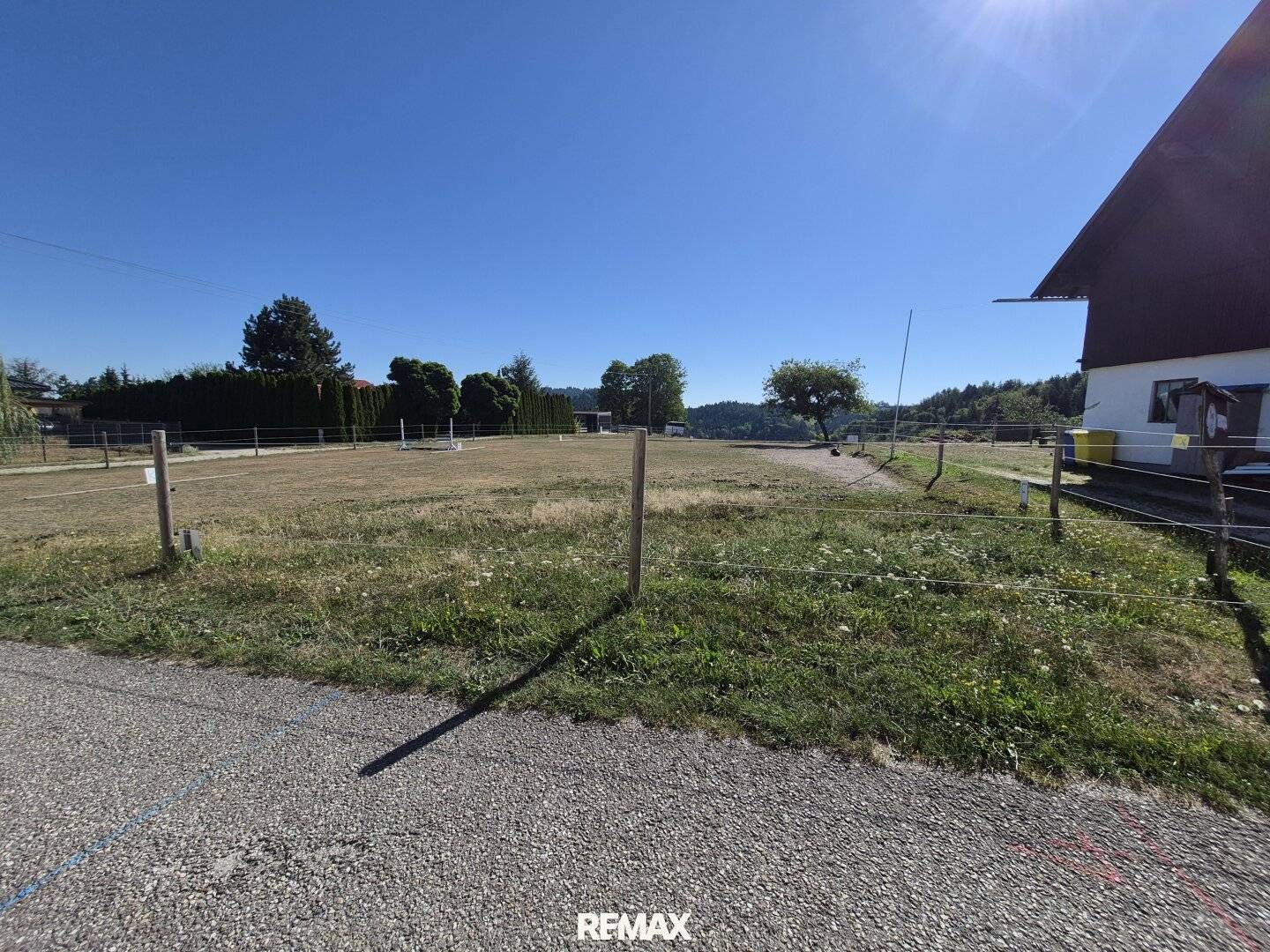 Sunny and level building plot in Mettmach without building obligation
