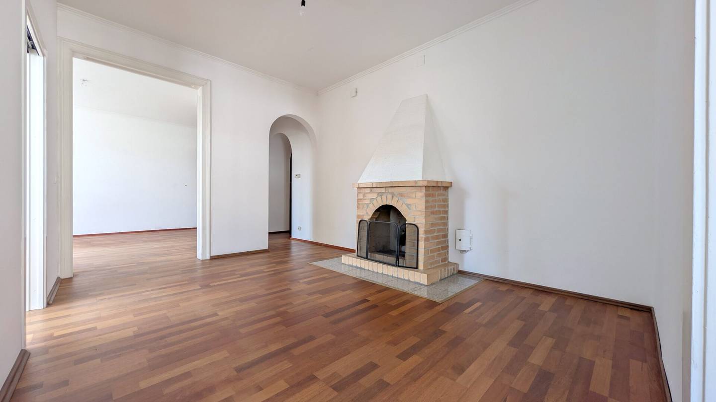 Helle 4-Zimmer-Altbauwohnung mit Kamin und beeindruckendem Ausblick